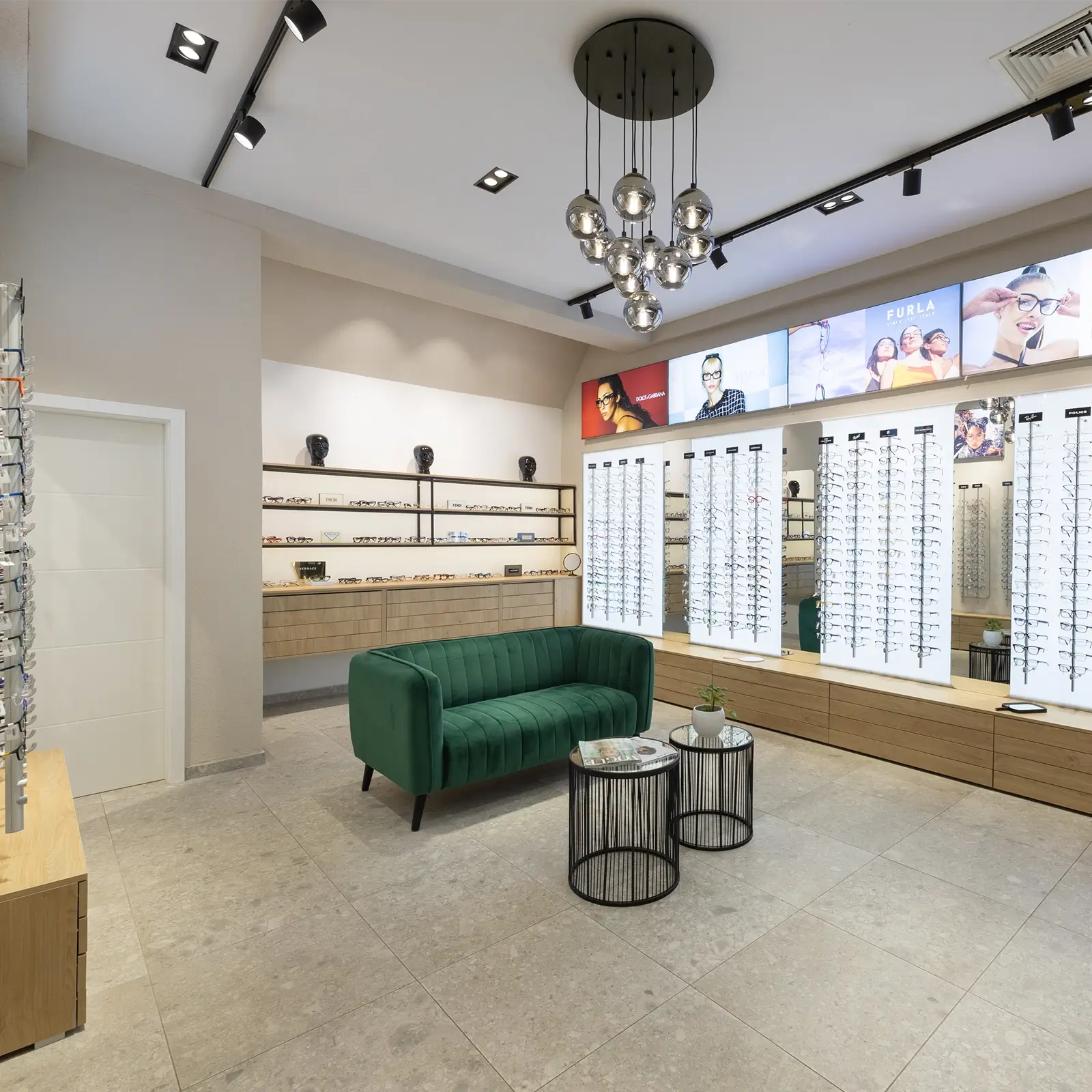 Interijer optičkog centra OC Gvozdanović u Splitu